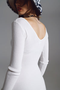 Vestido justo de malha midi em branco com decote em V