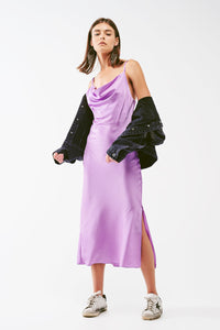 Q2 Vestido midi de cetim com decote drapeado em lila
