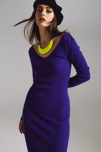 Vestido midi de malha bodycon com decote em V em roxo